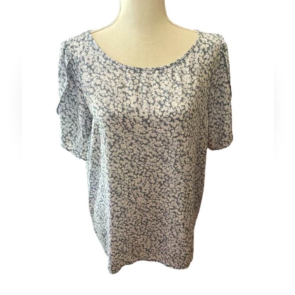 LOFT Blue and White Floral Short Sleeve Blouse